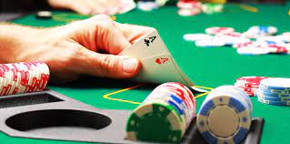 Cá cược game bài Poker tại cổng game SV88 có khó không?